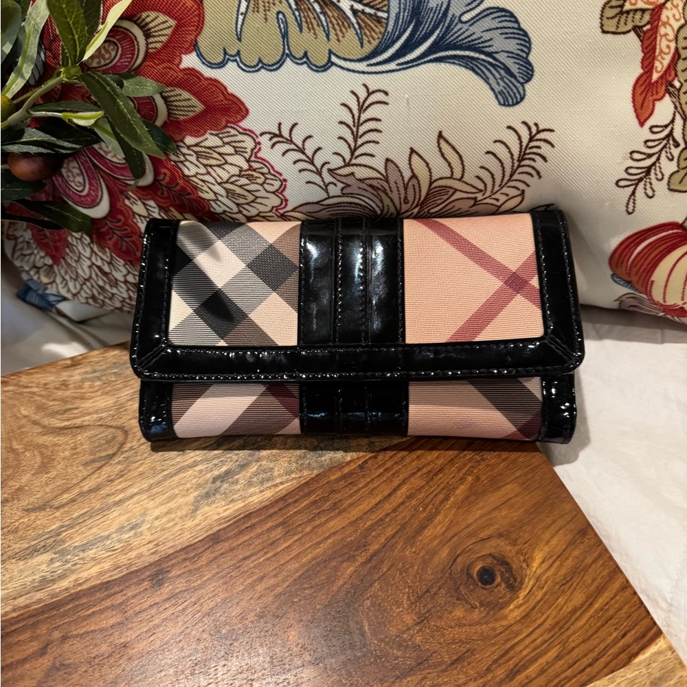Burberry Checkered Wallet - Black and Tan